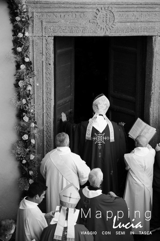 Apertura della porta santa PhotoCredit Emanuela Gizzi Mapping Lucia (3)