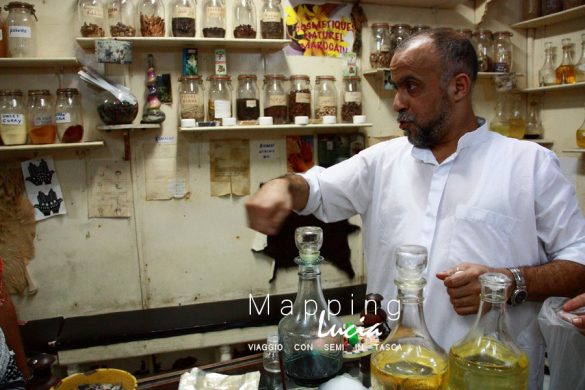 Un uomo e il suo negozio di spezie Pht Emanuela Gizzi Mapping Lucia