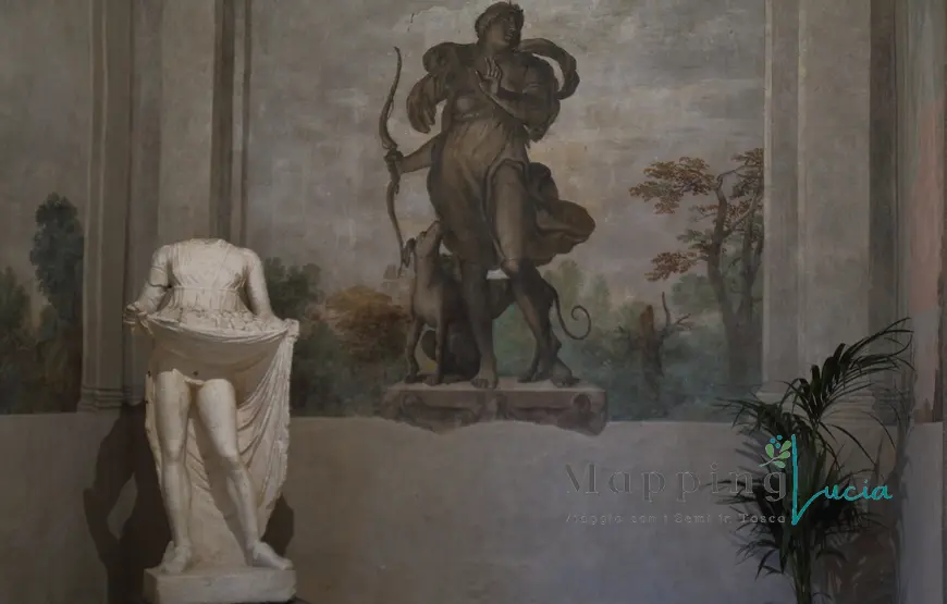 statua-di-maripara-nella-sala-affrescata-di-palazzo-chigi-opera-del-museo-dell-agro-veientano